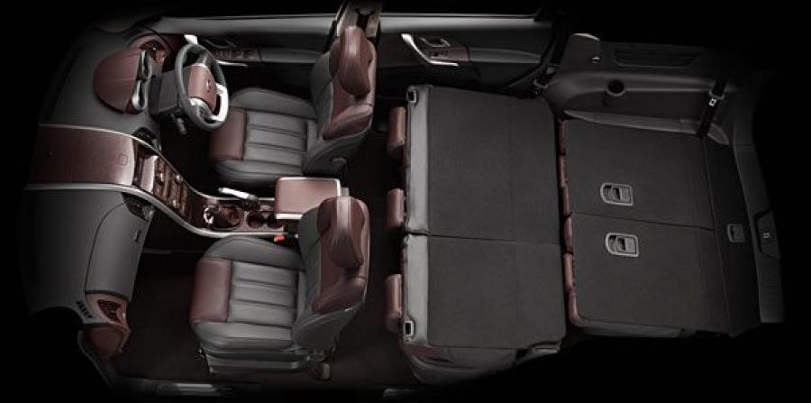 Интерьер Mahindra XUV500 2012 года  (фото 14 из 38)